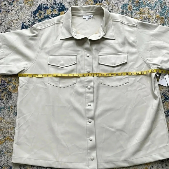 Good American Resort Faux Leather Short Sleeve Button-Up Shirt Bone Women’s 2X - Picture 6 of 13